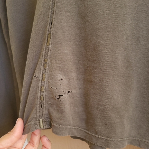 Distressed Fitted Long Sleeve blouse - Picture 3 of 7